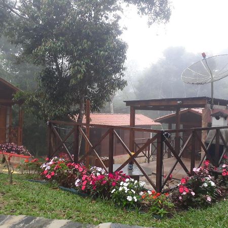 Monte Suico - Chales Para Locacao กวารามีรันกา ภายนอก รูปภาพ